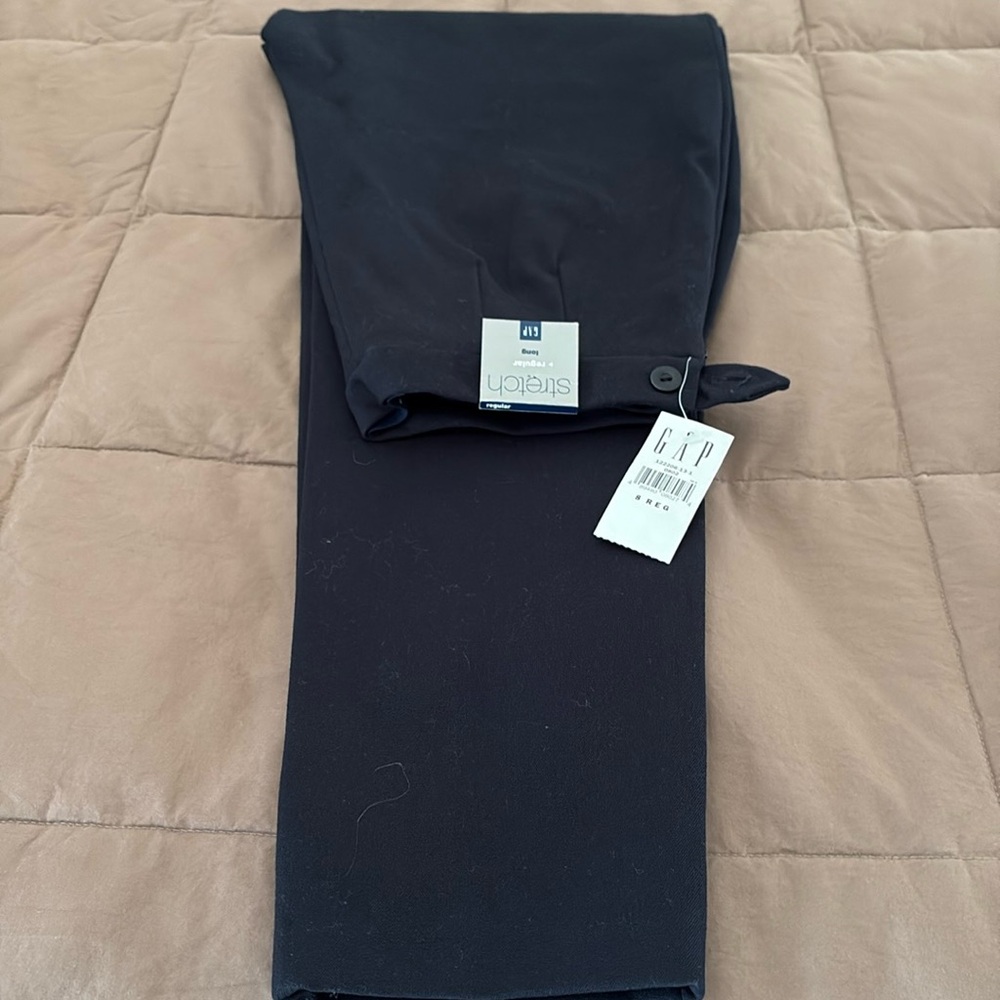 Gap stretch pants. Women’s size 8 regular. 95% cotton 5% spandex side zipper.